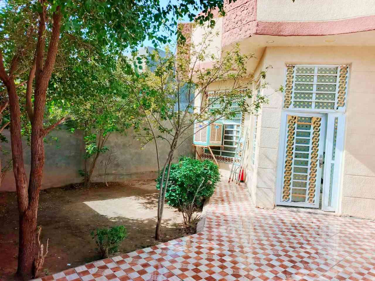 🔅 دار بناء حديث للــــــبـيــع 🔅🔆
⚜️ المســــاحة⚜️300م طـابــو  صرف 🪐
⚜️ العنــــوان ⚜️  المحاويل  // ناحيه الإمام حي الأمير 
🔆  الــتـــفـــــاصـيــــل  🔆
⚜️الــواجـهـــة : 15×20م⚜️
تبليط وماء وكهرباء واناره 
البيت عالي عن الشارع 
سنه البناء 2023
يبعد الدار عن شارع ناحيه الإمام 100 متر 
⚜️⚜️⚜️⚜️⚜️⚜️⚜️        
((للاستفســار مراجعـة  المكتب المحامي العقاري علي راجي العلواني الكائن المحاويل مدخل حي 17 او الأتصال على الأرقام.🟡🟡📞📞📞♾
*********** 🔆📞
***********
