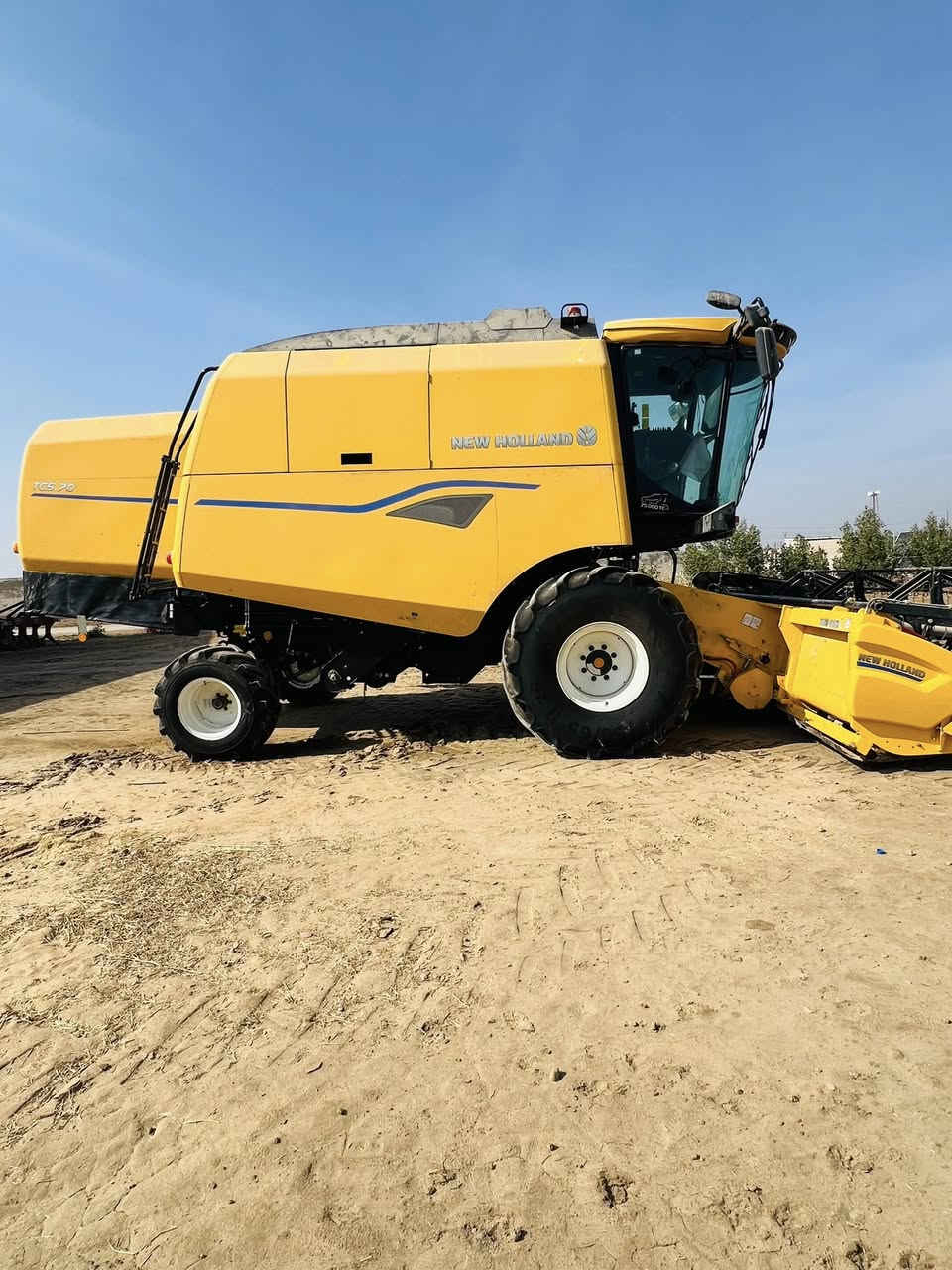 للبيع حاصده نيو هولند موديل 2025رقم اربيل
مواصفات 5بلم دبل درام تاير حرفش فول مواصفات بم ونوزل 
غربيل كهربائي مشتغله 400ساعه نضافه 100‎%‎
للأستفسار على الرقم ***********
***********
