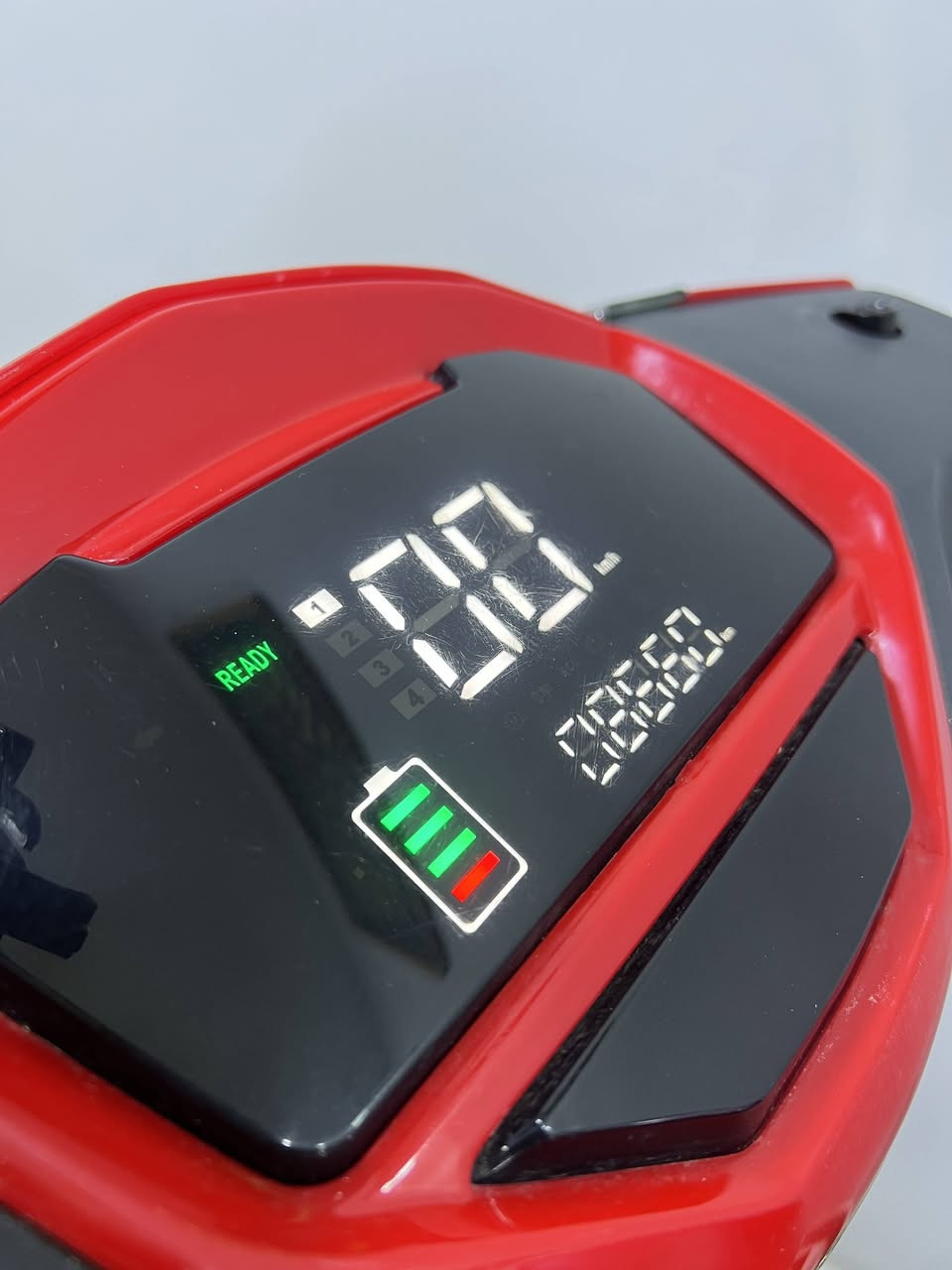 سلام عليكم. 
دراجة شحن
نوع KOREA 🇰🇷 MR
موديل 2025 وليس 2024
ماشية 8000 ولاكن غير حقيقي
بطاريات عدد 6 نوع وينلي
12V   32A البطاريات
صارلي شهر من شادهن
نضافة %99
گڤرات سليمة 
سوادات سليمة 
المرايات موجودات
لا كسر و لا فطر و لا تصليح
عقل مع ملف بلاديات 
ضفيرة بلادية ما مزلوغة
تايرات بحالة جيدة
لايتات LED عدد 4
سكنات مع دشبول
بيها 3 انضمة D P R
ويل حجم 350 
ويل مع دبلات 
مع يدات مزودات
بريكات دسكات
ستان تعليگ
ستان صفح
دبل اشارة
دبل سكليتر
عالي ناصي 
باقي الدراجة كله كامل و مكفول. 
بيها كارت واحد مع سويچ واحد. 
سعرها 800 ألف. 
و لحد يكلي الجديدة بـ 850 روح اخذ ما لازمك اني . 
مكاني بغداد الجديدة في شارع المسبح. 
*********** واتساب.
