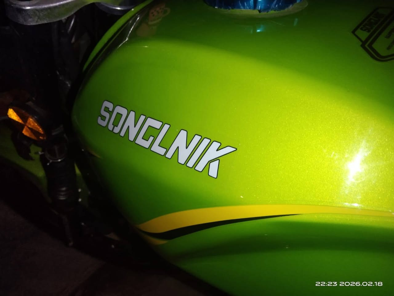 دراجة سونك 5 گير زيرو قبل يومين اخذتها من الشركة للبيت ماطلعت بيها
اخذتها واشتريت سيارة مااحتاجها 
اخذته بمليون 350 بالقسط 
اريدها بلميون وبيه مجال بسيط حك الجيه
 للتواصل ***********
