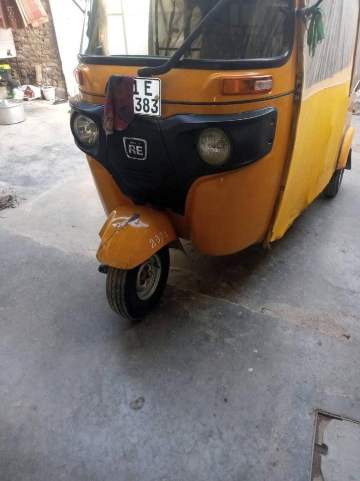 السلام عليكم
تكتك موديل ٢١ خير من الله 
بيها ضربه من الصفحه خفيفه 
كما موضح بالصورة 
مكينة مبدل بيها زنجيل فقط خير من الله 
رقم وسنوية تحويل ثاني يوم رقم انگليزي 
السعر ٦٥٠٠ وبيها مجال حگ الجيه 
للأستفسار ***********
