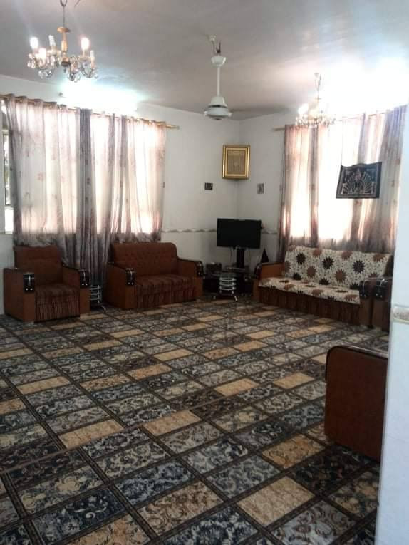 بيت 100متر بناء طابق ونص
 شارع بغداد حي الحوراء 
يتكون استقبال +غرفة نوم  ومطبخ وصحيات 
اقرار محكمه سند ٢٥ 
السعر 120مليون وبيه مجال 
عقارات كربلاء في حي العباس ع ***********
@أبرز المعجبين
