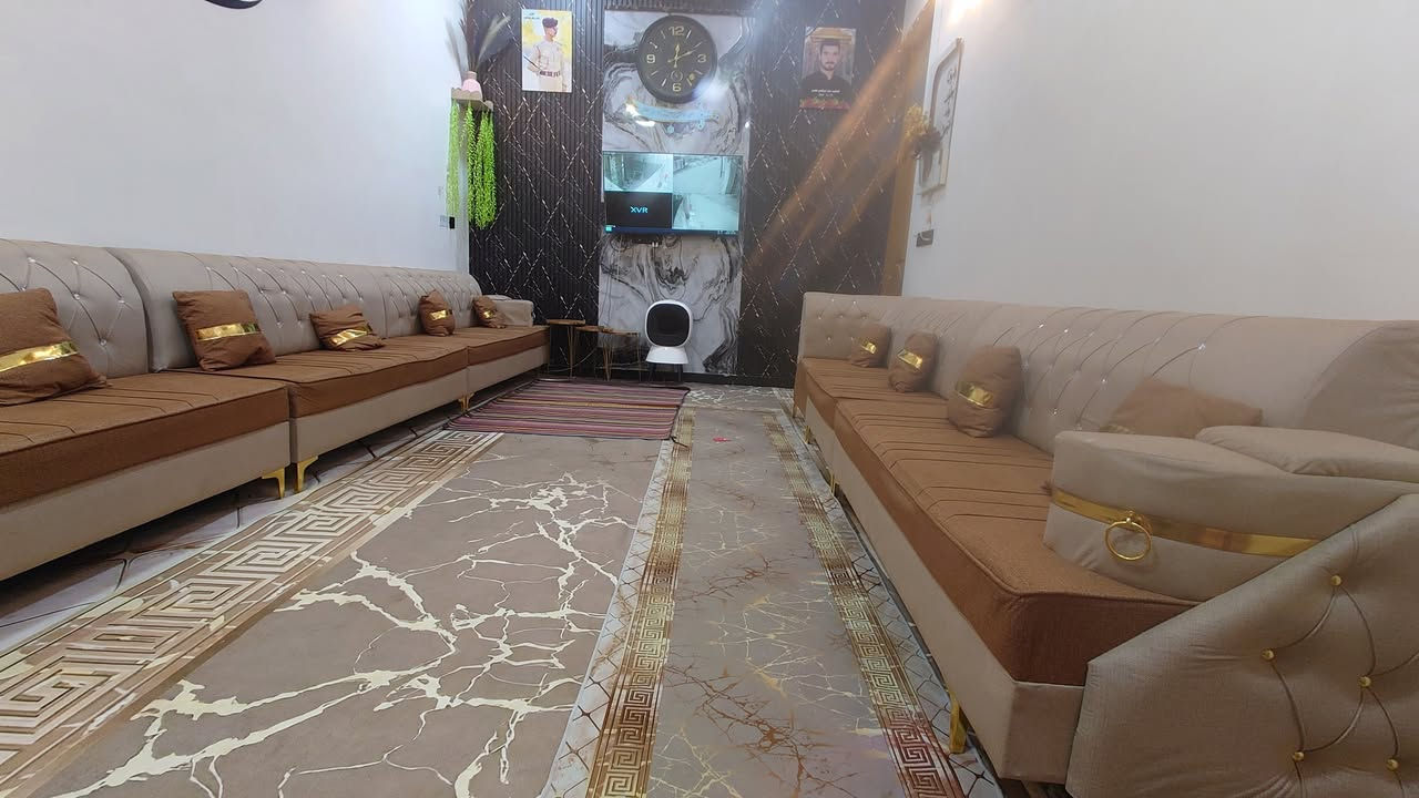 السلام عليكم بيت طابقين الزراعي سند 25  العبيدي حي الرئاسه شارع 20 كيعان ابو  رشاد مساحت البيت 98متر الواجيه 7نزال 14 الطابق الثاني نقصه كاشي ومحجر مال درج السطح شتايجر *********** السعر110
