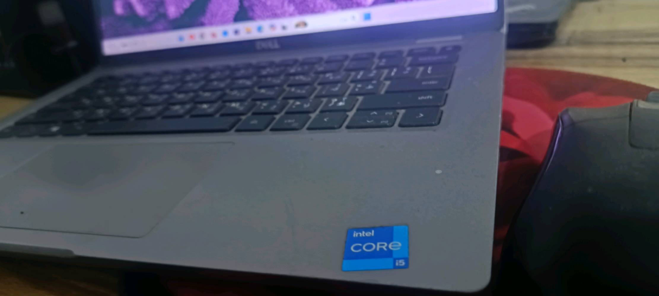 لابتوب dell معالج core i5 مناسب للبرامج القوية مثل تصميم مونتاج برمجة ريندر وجمع البيانات سرعة عالية بسعر 450الف دع بس يوجد توصيل ... *********** call me