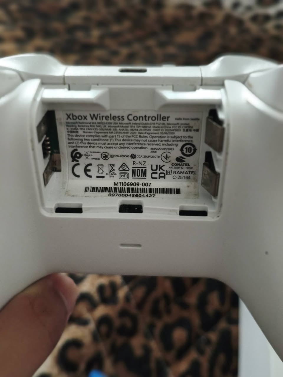 للبيع Xbox Series S (إصدار 2024) 🎮
✨ التفاصيل:
إصدار 2024
سعة 512GB
يجي مع يد وحدة أصلية
وياه ماوس + كيبورد
الجهاز نظيف وما بيه أي عطل
وياه حساب فورزه مهكر+حساب روكت ليق+هواي العاب مشتريهن مثل ماواضح بالصور
💰 السعر: (385 وبي وجال)
📍 الموقع: ديالى/ (الغالبيه)(توصيل كل المحافظات)
📩 للتواصل: خاص أو واتساب (***********)
