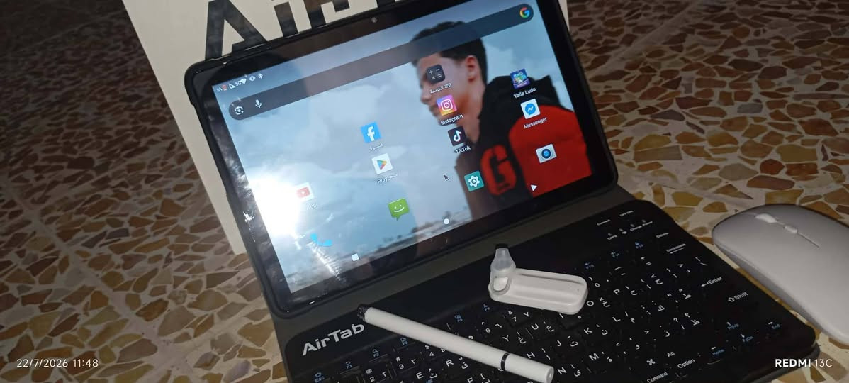 السلام عليكم
جهاز ايباد Air tab u25 pro 
للبيع جهاز نضيف وجديد  استعمال اقل من شهر وجميع ملحقاته موجوده 
ذاكرته 1 تيرا +16 
لون نحاسي 
يحتوي علئ كيبورد خارجي وداخلي 
يحتوي علئ قلم متنقل وسريع 
يحتوي علئ مأوس سريع 
يحتوي علئ سماعه أذن 
يحتوي علئ شاحنه كامله 
يحتوي علئ حافض 
والمزيد من التفاصيل الاستفسار علئ الرقم ***********
السعر 105 وبي مجال للشراي 
مكاني موصل ايمن
