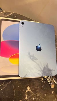 ايباد 11  A16 مكفول بطاريه 99 نضيف جداً سعر خاص 07728078562