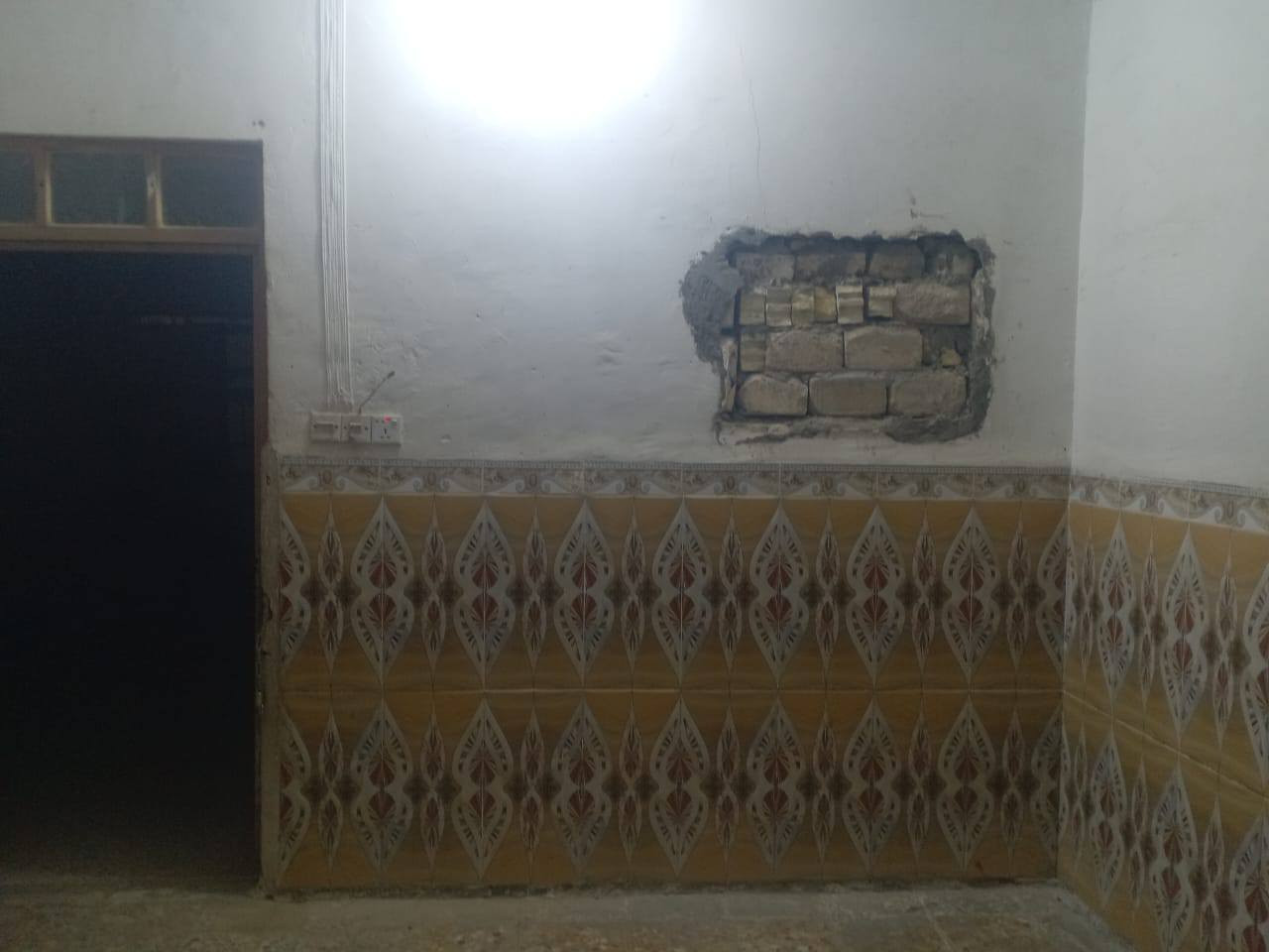 السلام عليكم 
بيع مستعجل بيع مستعجل 
بيت 100 متر اساسة صب والسقف اعكاده ما عدا الاستقبال صب بيه غرفة وصالة واستقبال ومطبخ وحمامات وتخاريج بحي النداء تدخله من شارع كلية الكفيل عمود 23 منطقة 59 قريب على شارع 60 ترابي رقم العقار 59523 سعره 55 مليون وقابل للتفاوض لبيت جاهز للسكن رقم الموبايل *********** واتساب النجف, العراق
