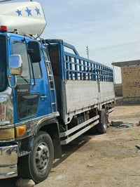 سياره للبيع هينو طيره مكينه 80 عادي تخم تاير 19 ونص والاماميات 17 ونص ...