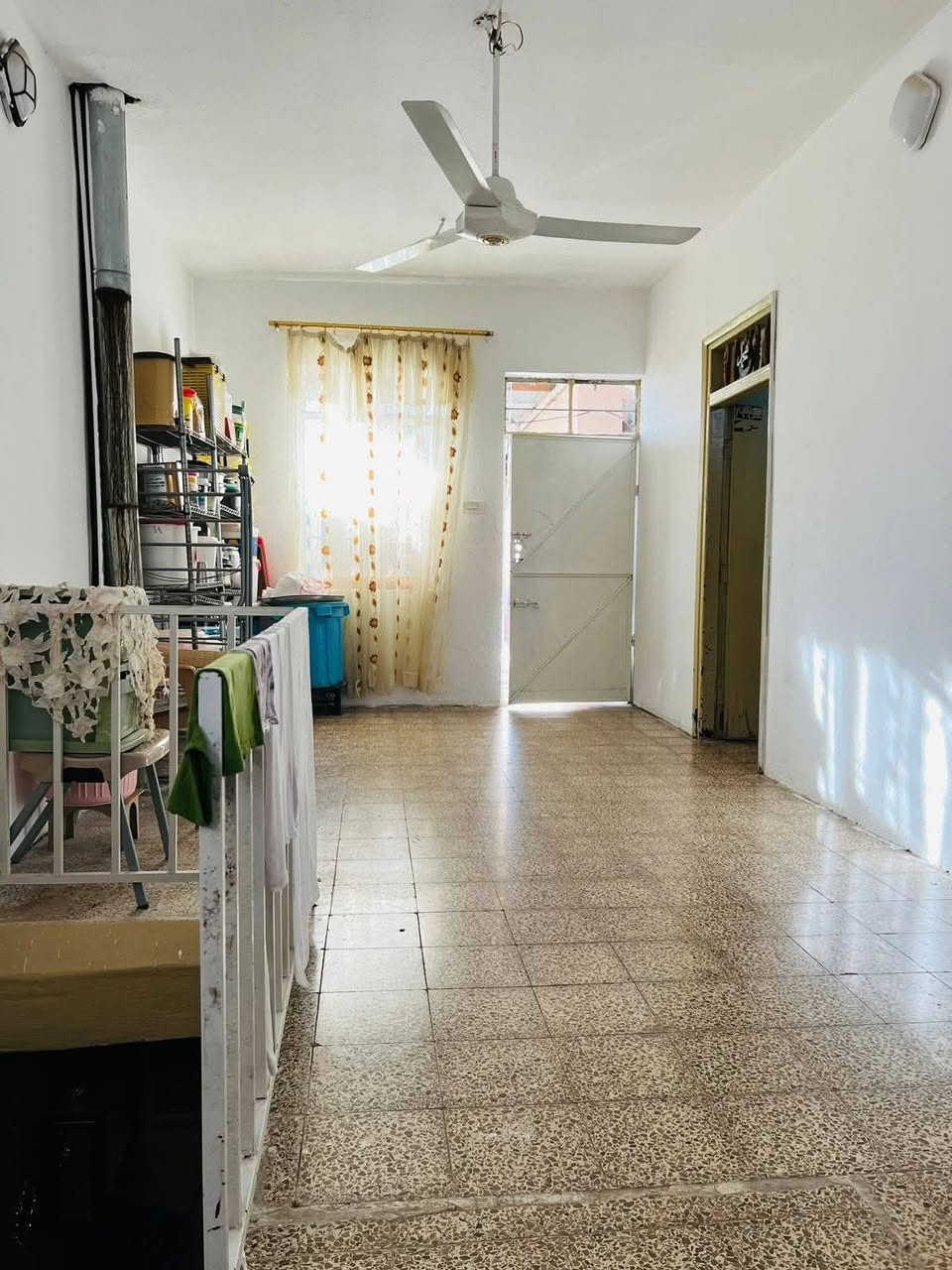 دار للبيع 🏚️

📌الموقع حي السكر الشارع الممتد من مستشفى الخنساء باتجاه دار سيد توحي وجامع الرأفة 📌

شارع صبة بعرض 8 🛤️

بناء نظيف صالح للسكن أو للاستثمار معزول الارضي عن الثاني ✅

مساحة الدار 150 متر     واجهة 7 ونص  والعمق 20 🗽 

سند حديث طابو الزهور صاحبه الشرعي ✨

تفاصيل الدار طابقين معزول الارضي عن الثاني ✔️

الطابق الارضي مكون من غرفتين نوم/ استقبال/ مطبخ/صحيات/موزع/ كراج كبير ❇️

الطابق الثاني عبارة عن مشتمل يحتوي على 🌟

4 غرف نوم / مطبخ/ صحيات/   كما هو موضح بل الصور إلي بل المنشور 📸 

السعر المطلوب للدار هو     190    مليون قابل للتفاوض 💰

للاستفسار أكثر اتصل على الارقام التالية أو مراسلة صفحة المكتب عبر الواتساب 👇
 
***********  ☎️   ***********  ☎️   ***********     ☎️

أو مراجعة مكتب السماك لتجارة العقارات 👉 

عنوان المكتب حي الصديق بعد مرطبات البحرين سائدين الصديق الرئيسية مقابل مدرسة تبارك الاهلية 👍
