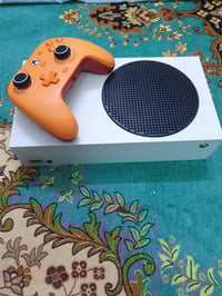اكس بوكس سيريس اس للبيع نظيف  مع يدة قيم سير لون برتقالي مع كامل ملحقا...