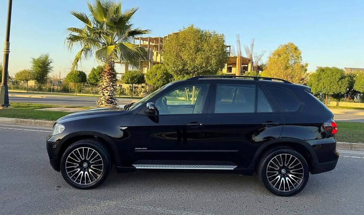 السلام عليكم عارض BMW X52012 للبيع أو المراوس السياره نضيفه خليجيه شركه العروش  نضيفه بمعنه الكلمه  فول مواصفات مغلفهppf السعر 200 بيها مجال  *********** واتساب
