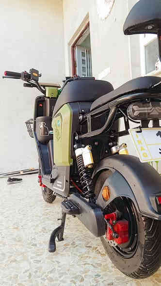 للبيع دراجه شحن النوع AR.8 شركه ونلي خمسه باتري دبلات امامي خلفي شغالات دسكات دهن اشاير يمين يسار شغالات سماعه بلوتوث وبيها نضام P وبيها نضام R هم
الدراجه مستعمله شهرين فقط يعني جديده 

السعر.     475 وبيها مجال(للطيبين) 

للاستفسار الرقم.   ***********
