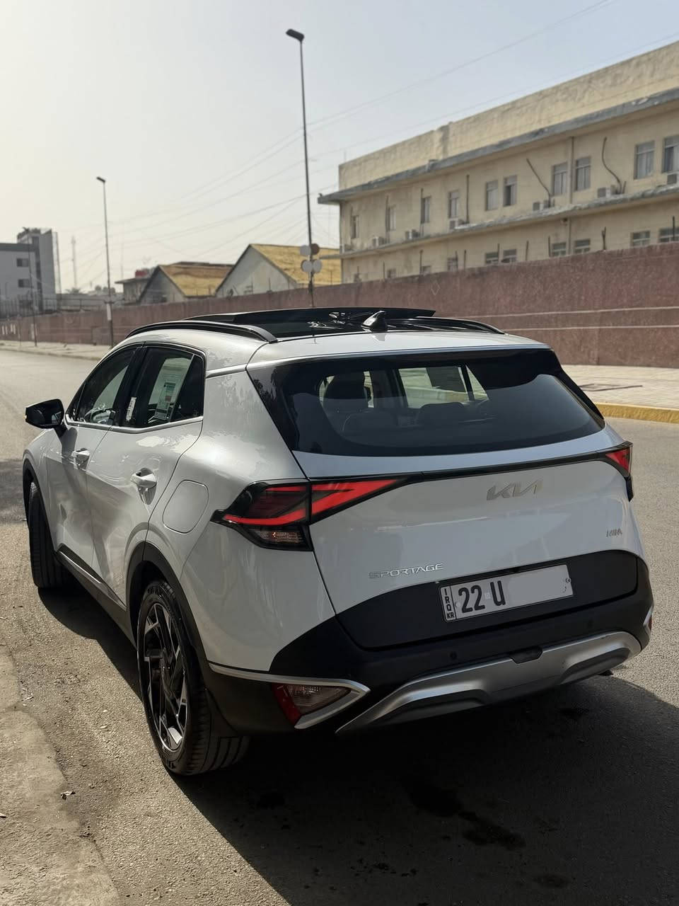 السلام عليكم للبيع كيا سبورتج 2025 وارد خليجي زيرو ماشية 6000KM وكالة نم رقم اربيل تحويل مباشر السيارة فول مواصفات 1/1 مواصفات السيارة : 
1- بصمة تشغيل وابواب 
2- نضام ترحيب 
3- بانوراما 
4- حساسات امامي خلفي 
5- كامرة خلفيه 
6- مري شفط 
7- رادارات بلمري 
8- صندوق كهرباء 
9- تشغيل عن بعد
10- اوتو هولد 
11- درايڤ مود [ 4 وضعيات قيادة - سبورت - ايكو - نورمال - سمارت (القيادة الذكية) ]
12- نضام المساعدة في المنحدرات 
13- لايت LED 
14- بك لايت LED 
15- تبريد قطعتين 
16- داخل بيانو بلاك 
17- اريل نفگيشن
وباقي المواصفات المعروفة بل فول.
السيارة كفالة عامة.
مكانه: بغداد شارع فلسطين.
السعر . 24:300$ وبيه مجال حك الجية 
للأستفسار:***********
