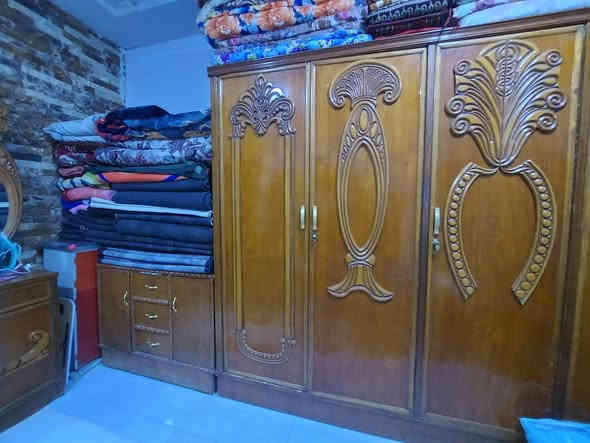 السلام عليكم عدي غرفه اخشاب لل بيع غرفه خشب صاج داخل وخارج غرفه كلش نضيفه و جديده مفصله تزكام باب اول السعر 600وبيهه مجال التصال علا هاذ الرقم ***********
