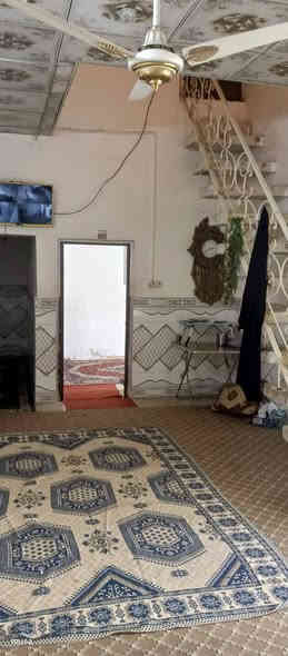 دار زراعي للبيع مساحه 250 م 3 غرف نوم صاله ومطبخ استقبال براني وحديقه وگراج سياره اساس تجعيب بناء بلوك سقف عگاده العنوان البراكيه شارع المعمل مقابل مدرسة الازدهار قريب عن الشارع العام السعر 45 للاستفسار اتصل ***********
