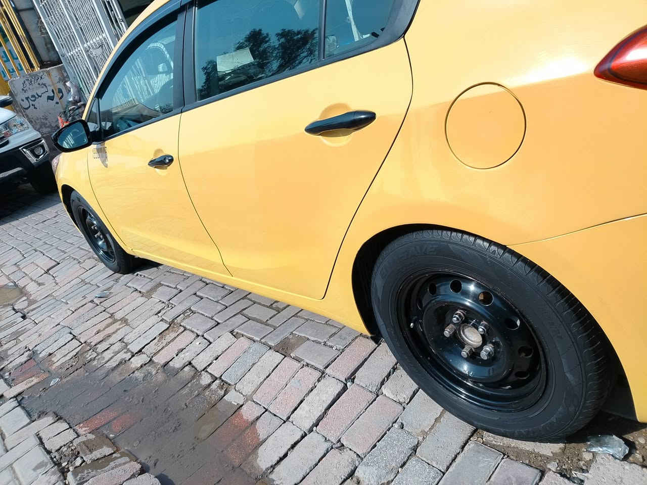 السلام عليكم 
فورتي موديل 16 سياره رقم بغداد نكليزي سنويا جديد 
تحويل مباشر.  سياره بلادي نص فول. منظومه غاز بيه 
سونار موجود بل منشور كير محرك تبريد مكينه كفاله عامه بلادي. دوخل نظيفه سياره حلو معنا الكمله بل عافيه ياخذها 
سعار سياره 107بي مجال شي بسيط 
محرك 2000
دوش
العنوان بغداد الحبيبيه نتصل تدلل 
***********
