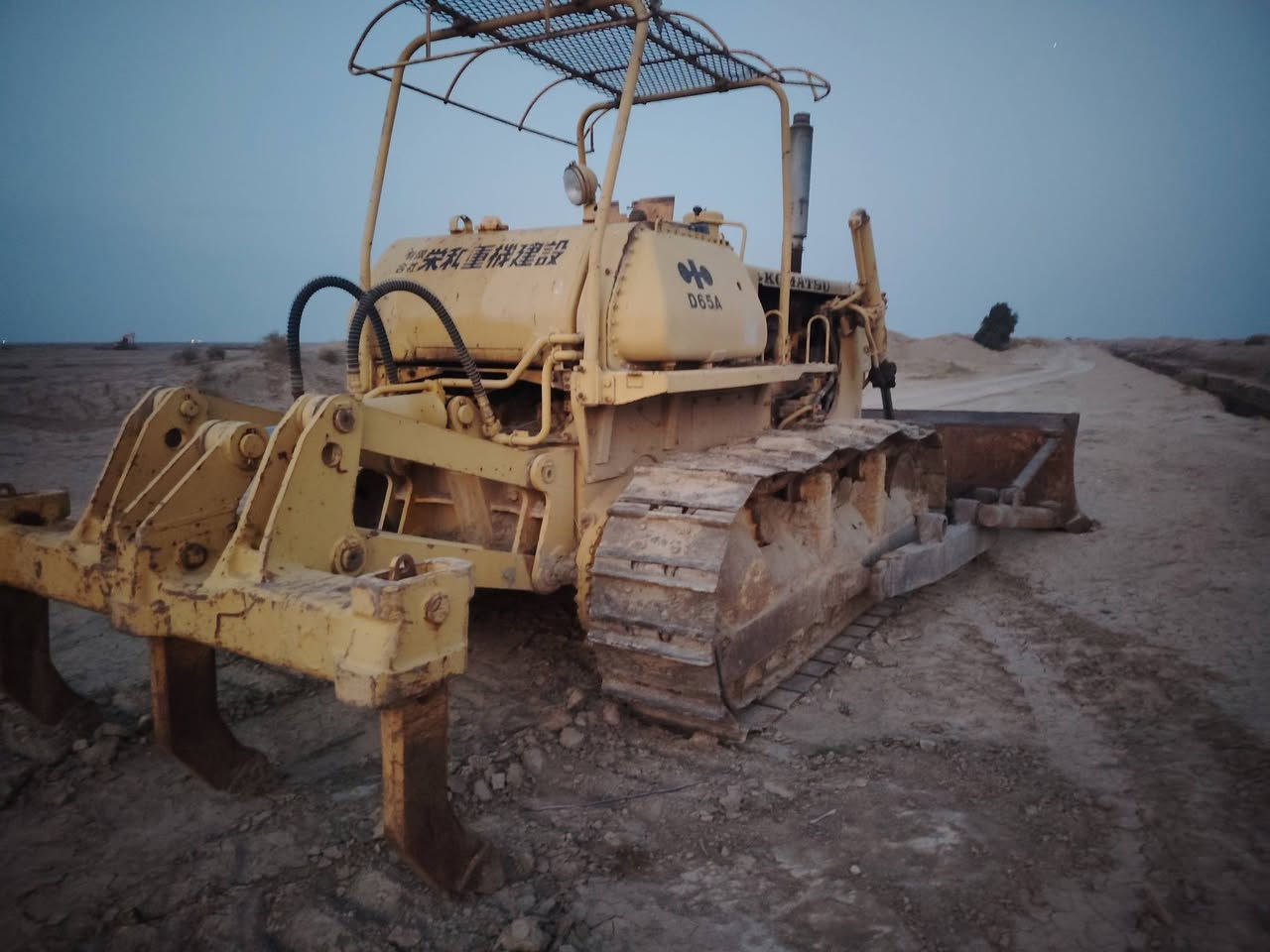 سلام عليكم بلدوزر اليجار جاهز  ***********
