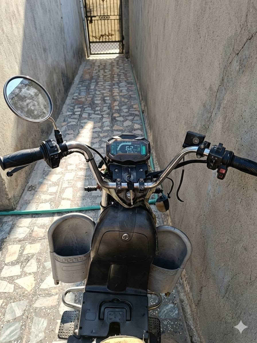 السلام عليكم 
دراجة شحن للبيع الدراجه كلشي مابيهه عوزهه بس باتريات وتشتغل السعر 70 وبيهه مجال الرقم *********** واتساب فقط
