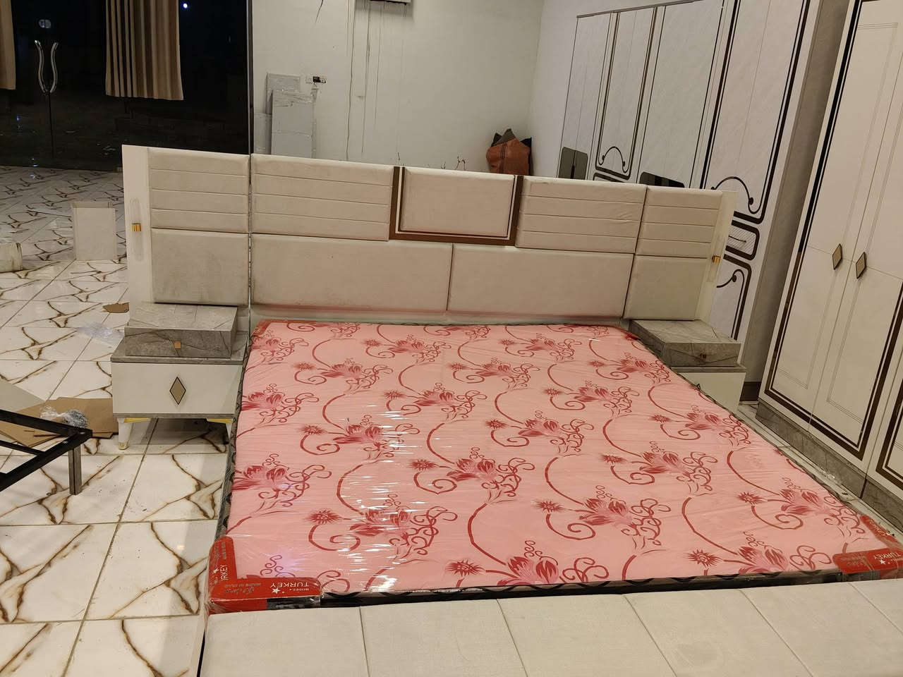 هادئه المظهر وبقياسات ضخمه والسعر مناسب مكونه من 10 قطع كنتور مع ملحق 340 سرير مخزن شازلون مخزن اناره براكيت بالسرير متوفره الان في معرض الشركه الكائن طريق رفاعي نصر مجاور جامعة اوما الاهليه للاستفسار اكثر يرجى الاتصال على الارقام التاليه 
***********
*********** واتس فايبر تلگرام 
البيع بطريقة النقد والاقساط 
الشد والنقل داخل محافظة ذي قار مجانا
