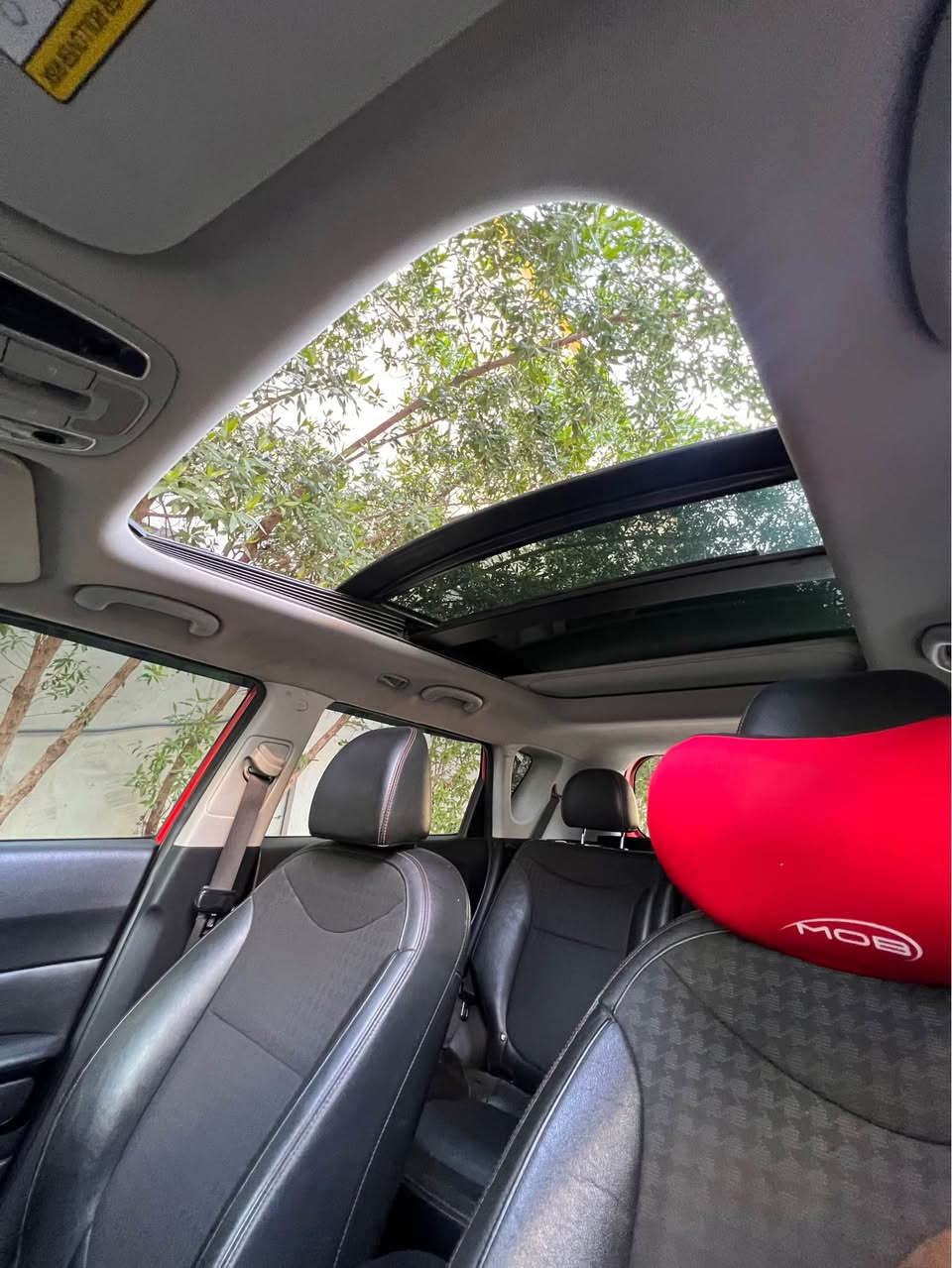 سول موديل 2017 امريكية ضربتهه  جاملغ خلفي مصبوغ وباب مبدل نفس اللون بدون صبغ ماشية 47 الف جديدة كلش السيارة والسعر 133 ورقه مكاني بغداد المنصور 
***********
 وموصفاتها 
بانوراما
كشنات جلد  
كشنات اماميه خلفيه تدفئة
كشنات  الاماميه السائق و الجنب السائق  كهرباء و ثلاث حركات تحكم 
سستم صوت HAMAN& KARDON 
 اثنين دمام بالدشبول و بالصندوق بلادي 
نشره داخليه 7الوان بالابواب و السماعات الجانبية
 عدادات ليزرية
 شاشه عرض ذكية Hd
كامره خلفية 
نظام التبريد بيانو تحكم الالي و يدوي 9 سرع 
المري الجانبيه اشاير و تحكم و ايضا تنفتح عند الاقتراب و بيه ثلاث حركات 
 الاناره الداخليه لد ثلجي 
السياره بصمه دخول و بصمه صندوق و بصمه تشغيل
ترحيب عند الاقتراب من السيارة 
 ويل كروم رياض حجم 18 
لد امامي نهاري و لد خلفي نهاري
لايت زنون بلادي 
Sport و Normalانظمه قياده 
نظام مانع تزحلق 
اربع جهات تحكم مع كروز سرعه 
تدفئه استيرن بغداد, العراق
