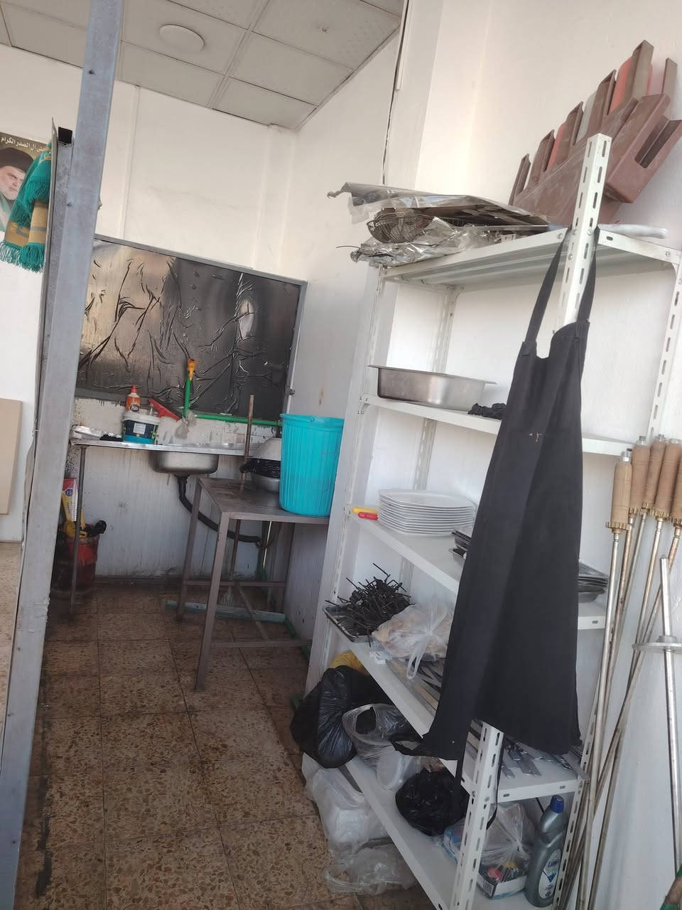 سلام عليكم عندي مطعم لبيع كامل من غراض عارضه لحم عارضه كباب عارضه برغر عارضه فلافل سل ستيل مكينه لحم سل ستيل شوايه دجاج شوايه كباب ميز طعام عدد ٤ مع كراسي ٢٠ مجمده ١٦ قدم تبريد فول مغسله كامرات عدد ٤ مع شاشه جديده جام خانه رئيسيه شوايه أجنحه ور عرايس  سنك ستيل رف عدد ٥  ١٠٠ شيش كباب ١٠٠ شيش تكه تخته دبل مولده ١٢ امبير مطعم كامل مكمل مكانه سنيه شارع تجاري بنايه سيد كريم دنكه مطعم ركن عدد محلات ٢
ملاحظه مطعم خير من الله بس اني موظف بصحه دوام ما الحك من سبعه  ل ٣ عصر لبيع
الاستفسار ***********
سلام عليكم عندي مطعم لبيع كامل من غراض عارضه لحم عارضه كباب عارضه برغر عارضه فلافل سل ستيل مكينه لحم سل ستيل شوايه دجاج شوايه كباب ميز طعام عدد ٤ مع كراسي ٢٠ مجمده ١٦ قدم تبريد فول مغسله كامرات عدد ٤ مع شاشه جديده جام خانه رئيسيه شوايه أجنحه ور عرايس  سنك ستيل رف عدد ٥  ١٠٠ شيش كباب ١٠٠ شيش تكه تخته دبل مولده ١٢ امبير مطعم كامل مكمل مكانه سنيه شارع تجاري بنايه سيد كريم دنكه مطعم ركن عدد محلات ٢

