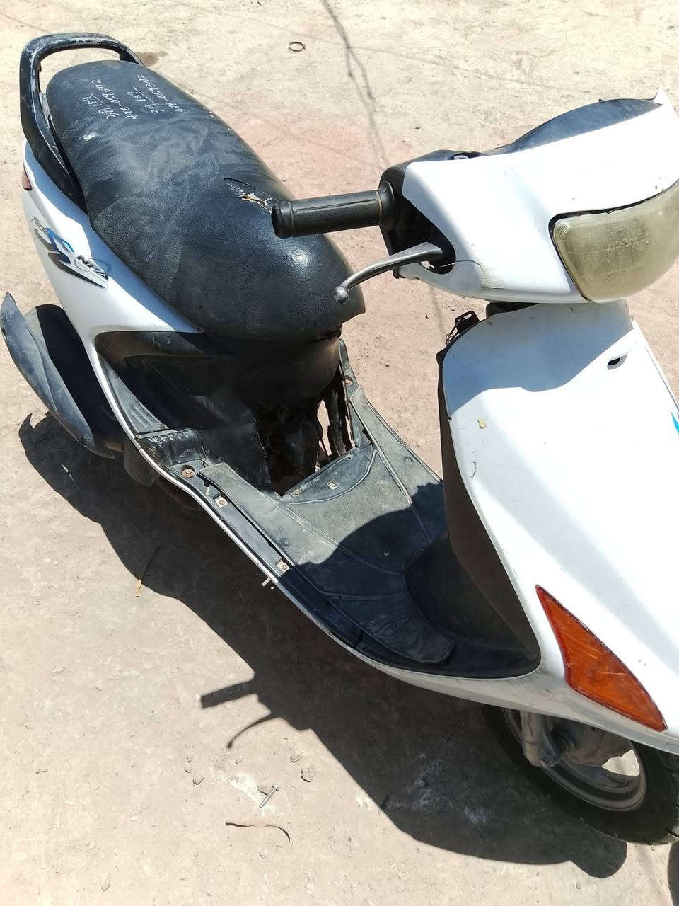 فراشة حاوية مكينة مامفتوحة السعر300عوزهة باتري ***********
