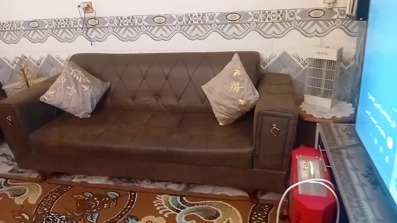 تخم تكمه نظيف جدا 10مقاعد  ٢٥٠ الف مكان الخطيب زراعي الي يريده  هذا رقم ***********  بي واتساب
