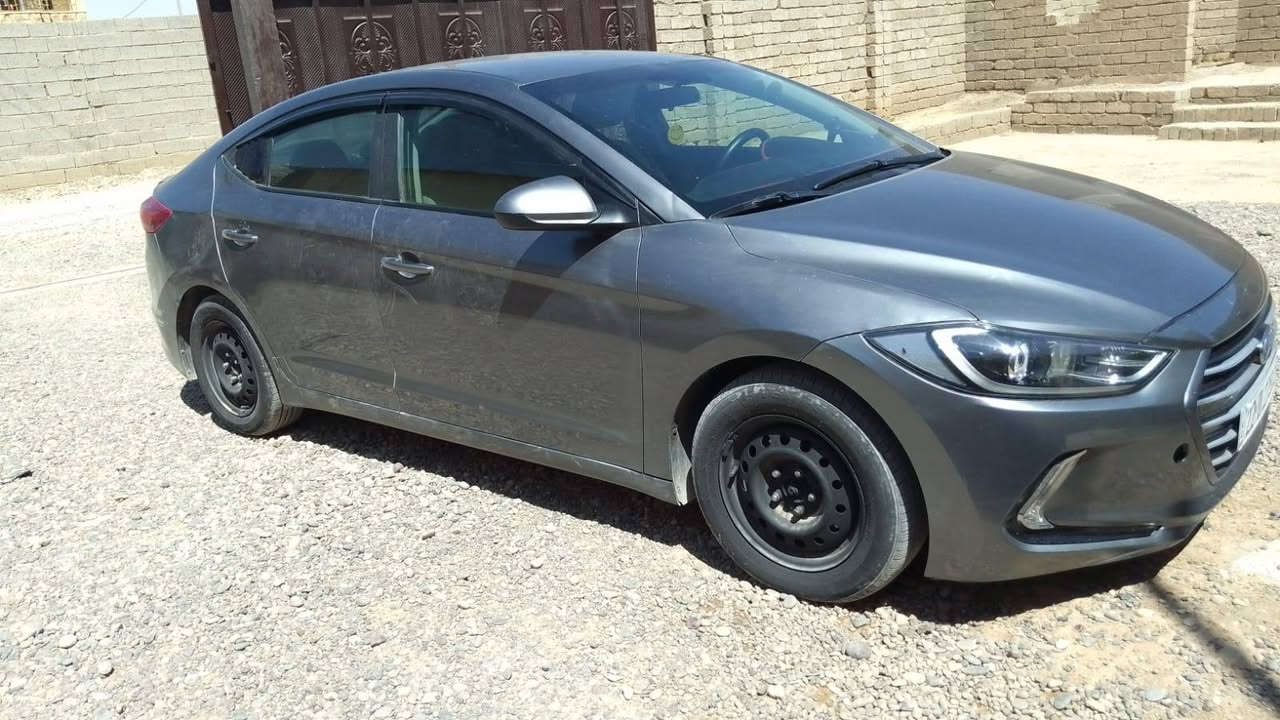 السلام عليكم..
سيارة للبيع، إلنترا موديل 2018
ماشية 94 رقم أربيل 
ناقل حركة (عادي)، السنوية نافذة لغاية شهر 11 من سنة 2030.
فحص (هزة) جديد.
المحرك و (الكير) شرط.
(التواير) والكهربائيات جميعها شغالة.
الضرر: حسب ما موضح في السونار، مع وجود (طخة) خفيفة في الجاملغ الأمامي من جهة السائق (معدلة يدوياً).
الموقع: الشرقاط - ناحية آشور (اسديرة).
السعر: 120 ورقة (وبها مجال بسيط للمراضاة).
التحويل: متوفر في أي وقت.
للتواصل:
أبو صدام (***********)"
