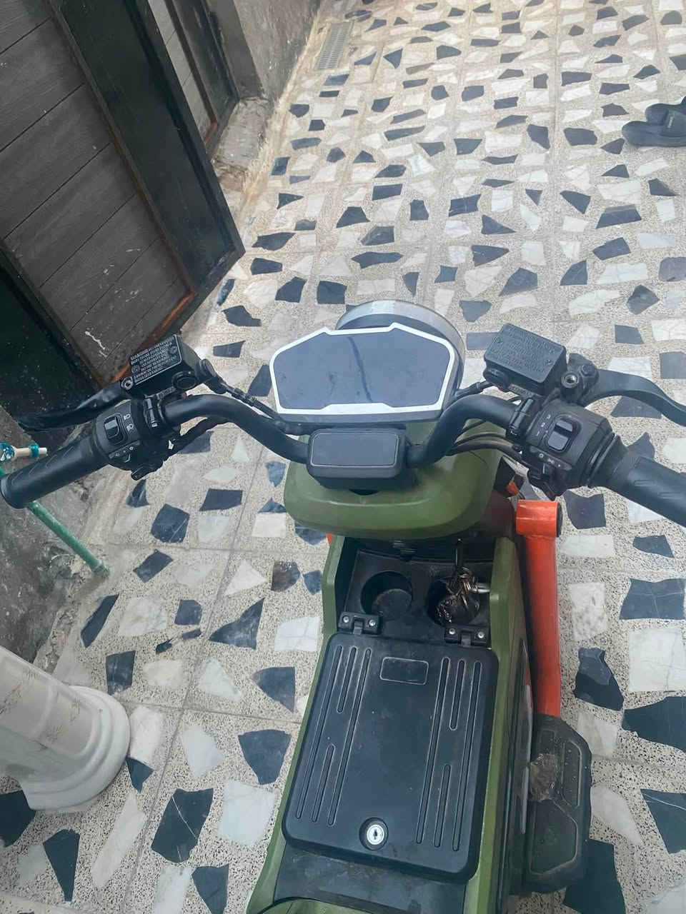 سلام عليكم
دراجه شحن يو تو 

اشارات يمين ويسار مع صوت انذار لكل اشاره 

لايت عالي ناصي

هورن 

شاحنه اصليه مع الدراجه

شاشه Digital تعرض نسبه الشحن والسرعه و اي عطل في الدراجه

3 نمر سرعه 

سرعه الدراجة 80حقيقي 

وثلاث سويجات 
 
بريكات امامي خلفي 

عدد البطاريات 5

نقوصات الدراجة بطاريات وتاير خلفي بنجر 
 
السعر 700 وبيهة مجال 
العنوان بغداد حي اور 
للاستفسار الاتصال على الرقم 
***********
