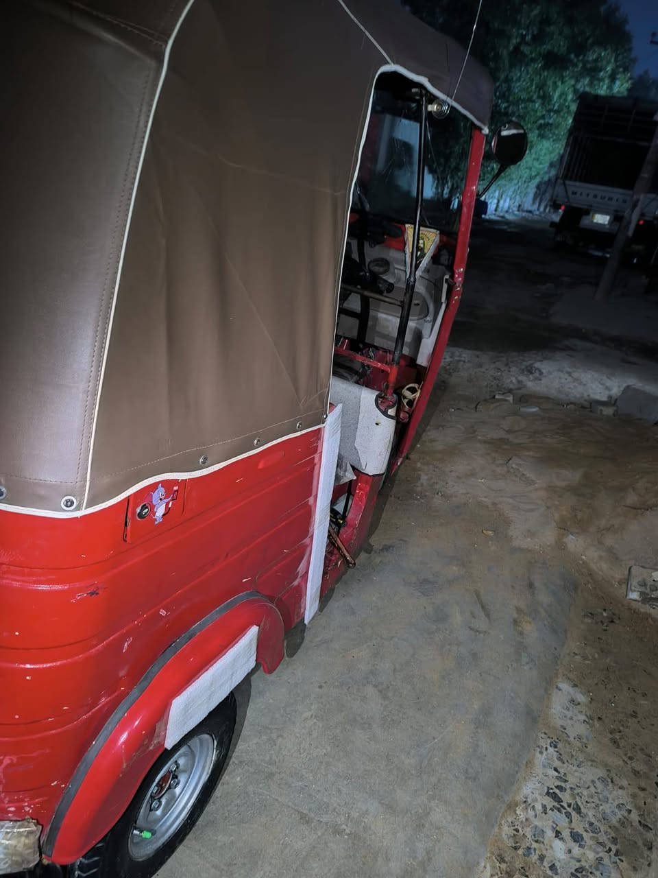 سلام عليكم تكتك مديل ١٧  رقم وسنويا تكتك حلوه مرتبه مكاني بغداد العبيدي سعر 5مليون  0770 469 9366
