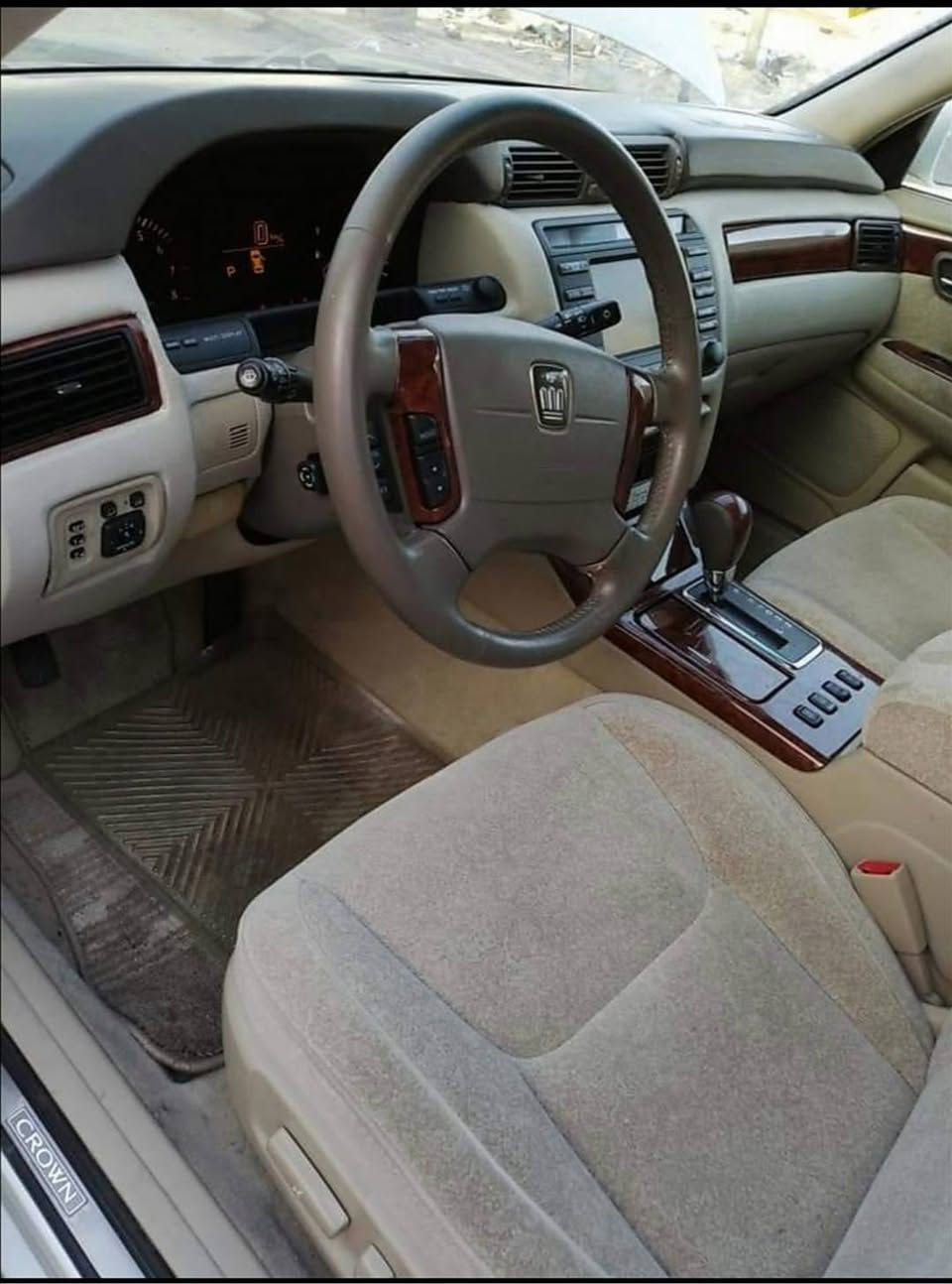 السلام عليكم
جنون ملكه للبيع 
٤ دكم كرستال اصل
تبريد خلفي وثلاجه وبرده خلفيه 
شاصي ٧٥ 
رقم بصره الماني قرار ٤٨ بأسمي شرط المداور
السعر 155
 تلفون ***********
