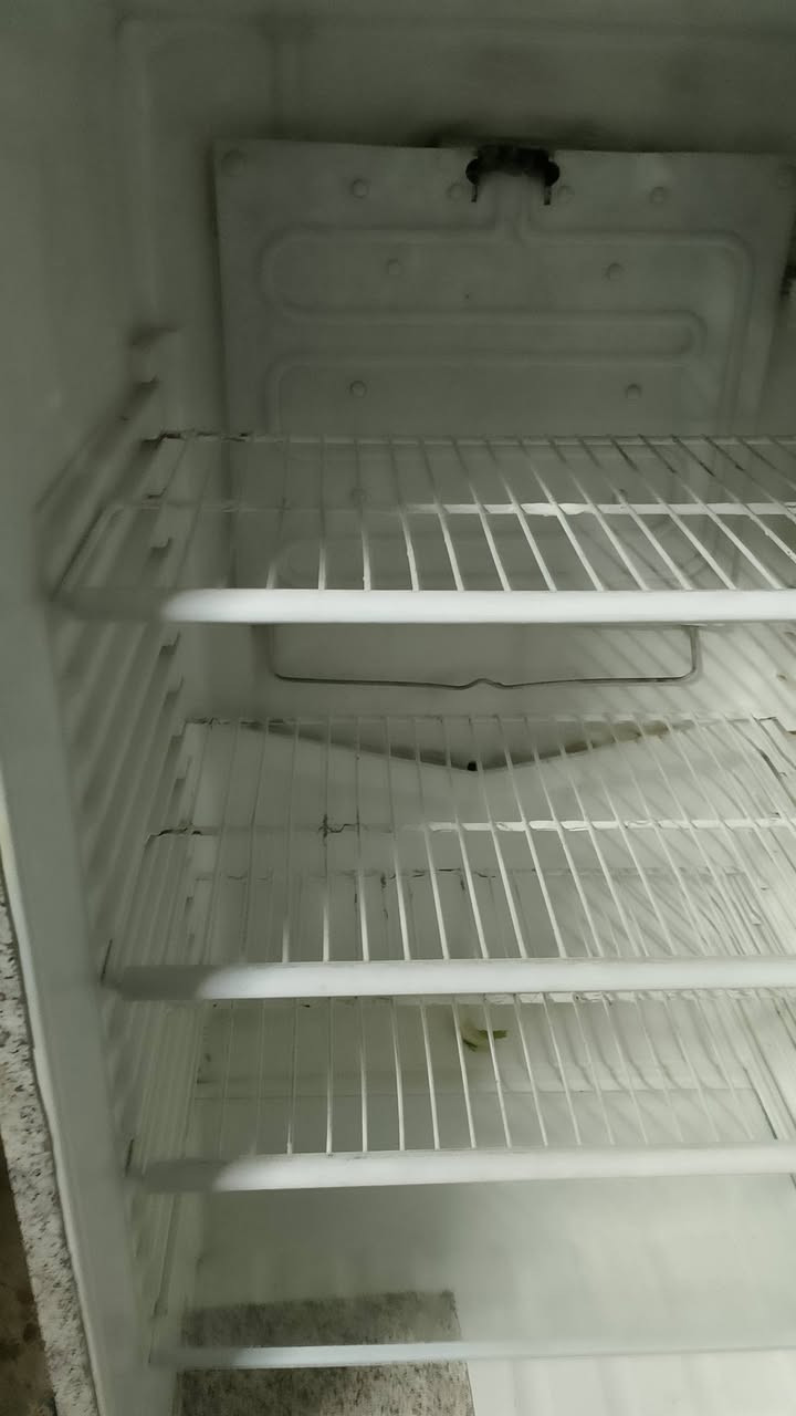 سلام عليكم ثلاجة شغالةالسعر 75بغداد دور الضباط قرب معامل الكاشي ***********
