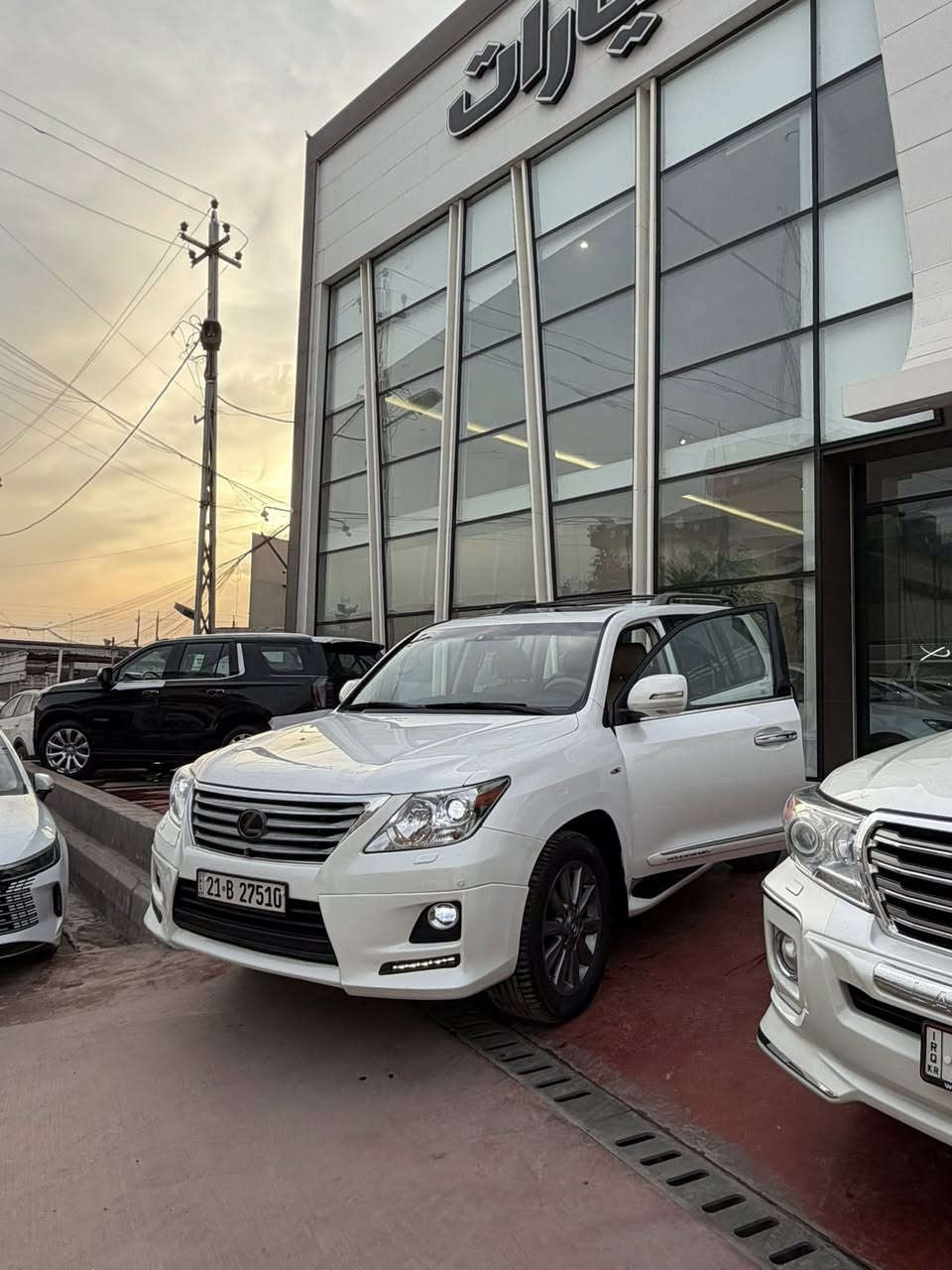 لكزس
موديل 2010 
رقم سليمانيه السياره كفاله عدا الدعاميتين صبغ 
مواصفات السيارة 
رادار امامي 
مري شفط 
شاشه 
ستيرن كهرباء 
مقاعد كهرباء 
فتحة سقف 
صندوك كهرباء
حساسات امامي خلفي 
لايت زينون 
وباقي مواصفات الكزس المعروفه 
سعر السيارة 30000$ 
السيارة نظيفة مثل مواضحة بلصور وجاهزة 
للاستفسار : 
***********
***********
