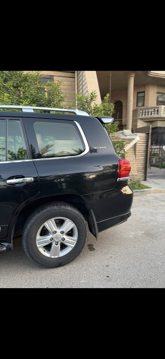 السلام عليكم
لاندكروز
2015
للبيع
محرك 6سلندر 

رقم اربيل انكليزي
فول مواصفات
بانوراما
مري شفط
مري قلاب
نضام دخول ذكي
كامره أخلفيه
حساسات
بلوتوث
شاشة اصليه
ثلاجة
ايكو
ليد نهاري
نضام ترحيب
وباقي المواصفات المعروفه
فقط باب السائق كلير اثر شخط 
المكان/ بغداد السيدية 
*********** واتساب
