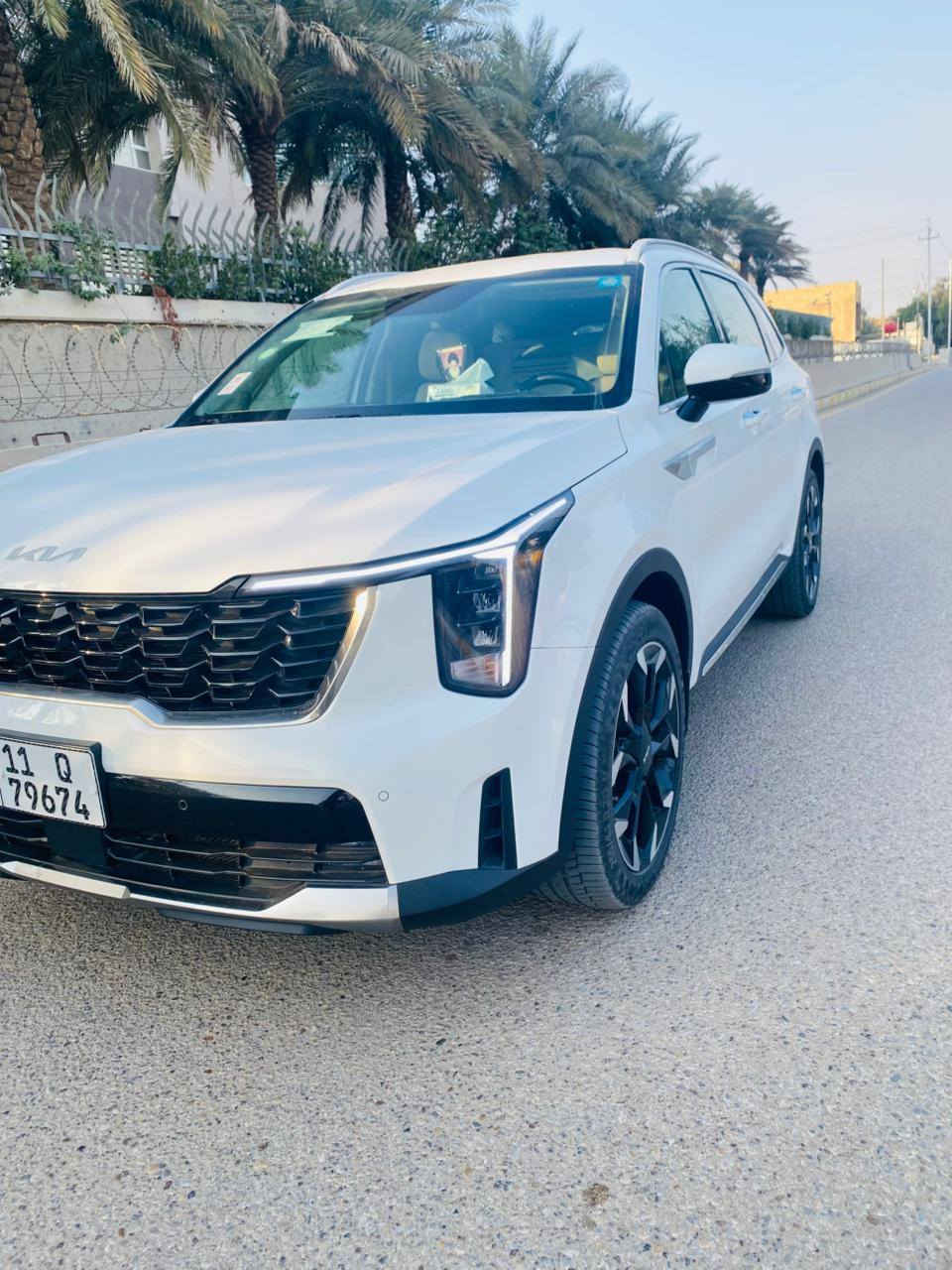 سورنتو 2025 
خليجي بيها طخة في باب السائق خفيفه والباب الخلفي ورجعتها pdr  والسونار مرفق
مواصفات فول قماره حديد  رقم بغداد انكليزي بسمي 
دبل كامره  داتشو ويل 20
اناره محيطيه متعدده الالوان((( ماشيه 24الف))) 
لايت زنون عالي ناصي
لايت خلفي امامي LED
 بعده وضع الشركه سياره ضمان شركة نم
محرك 6 سلندر
كير ماوس
كشنات كهربائي
هندبرك دكمه 
وضعيات قياده 
مساعده منحدرات 
جنطه كهرباء
تشغيل عن بعد 
بردات خلفيه
شاشه متصل  
شاحن وايرلس 
كيجات متغير الكتروني وعادي
نقطه عمياء
شاشه لمس متغير التحكم 
ستيرن فول تحكم
7راكب
الاناره الداخليه LED
دخول بصمه ذكي
حساس امامي
حساس خلفي
قبضات الباب الالمنيوم 
مري شفط
حاملات اكواب 
جام 4 AOT
تشغيل عن بعد..
 السعر 295
مكان السيارة العمارة ميسان الشراي يتصل وكلشي موضح بالمنشور
***********
