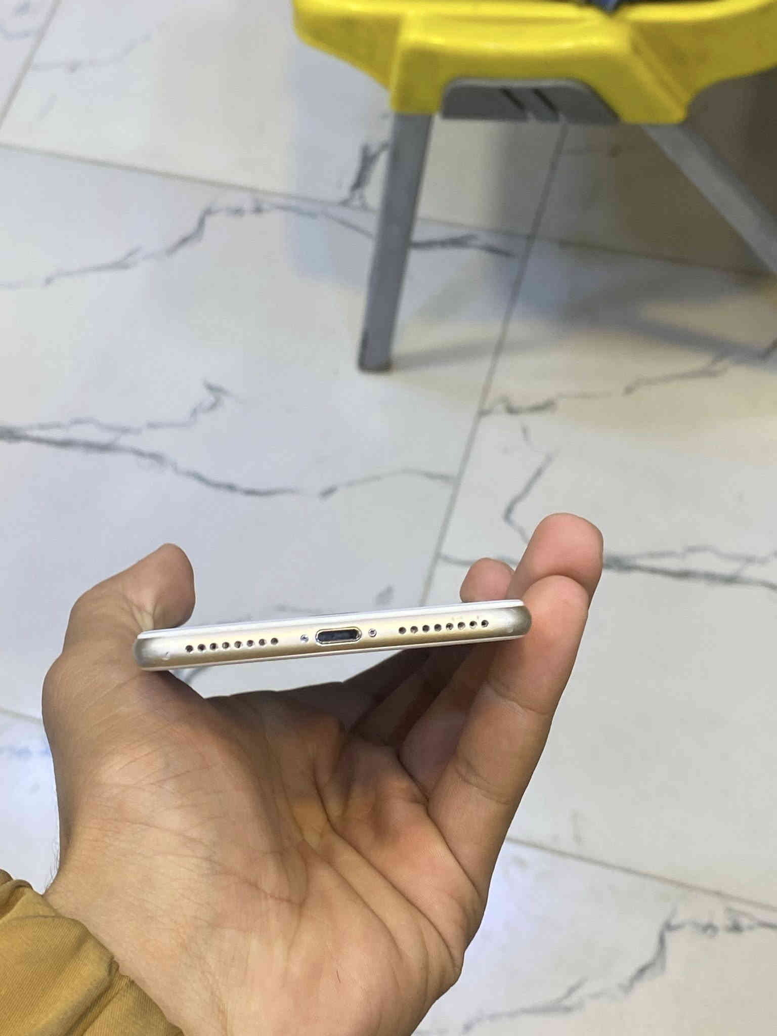 سلام عليكم ‏شباب iPhone 7 Plus للبيع جهاز كلش نظيف كل شيء مابي بس مبدل بطاريه ١٠٠
‏أفطر الشاشه فقط تفاصيل خاص السعر 70وب مجال //مكاني الرمادي خمسة كيلو //
الرقم ***********
