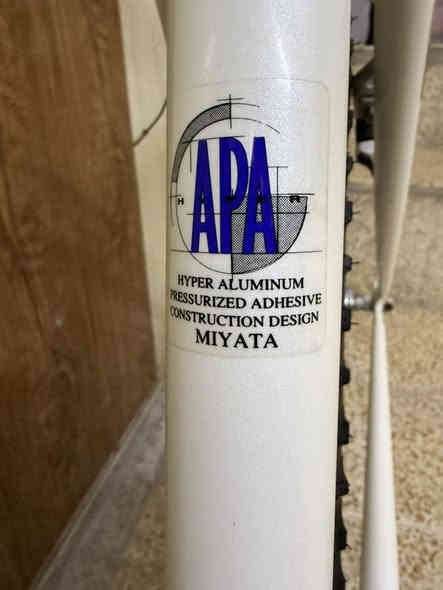 دراجة هوائية MIYATA ياباني 🇯🇵 بعدها بالنايلون الباج معلك عليها 

مختوم صنع في اليابان 🇯🇵 

قياس 26 جبلي 

المعدن ألمنيوم 

قياس الفريم اصمول 41cm

المكينة 3/7

سستم شيمانو ALTUS ياباني 

نقال الأمامي شيمانو ALTUS

عقرب خلفي شيمانو ALTUS

جفات او بيدرات FIY bikes 

الدراجة كلها ختم واحد 

نسبة النظافة 100‎%‎

السعر 150 الف دينار 

عنوان المحل موصل أيمن تقاطع شارع كنيسة الساعة🚴‍♂️🚴

يوجد توصيل 🚚 كافة محافظات العراق 🇮🇶 

☎️***********
