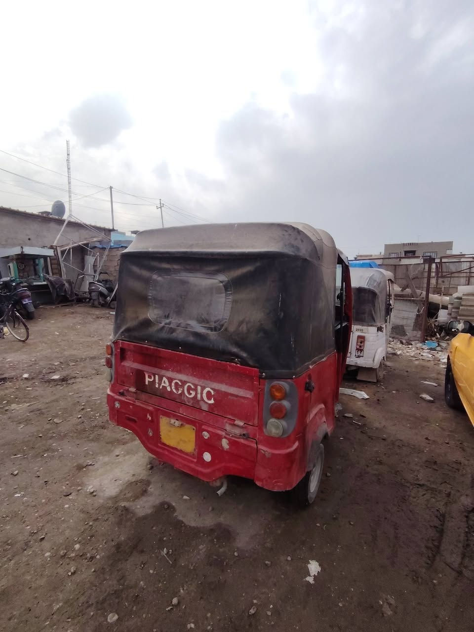 سلام عليكم تكتك للبيع بياجو 2018 أوراق تكتك متروكه  الكير مينمر ما دري شبي بس شغاله نكره سلف سعر 900 وبيهه مجال عنوان بغداد لأمين ***********
