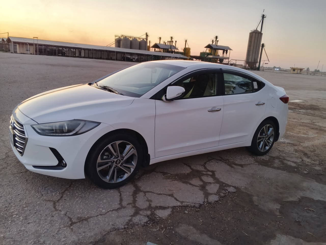 النترا 18 خليجي ماشيه 150 سياره مكفول من ضرب وتبديل صبغ بس بنيد أثر تكشير قطره معجون مابيه رقم بابل محرك 2000 فول موصفات عده بصمه ملاحضه دوس مالته متعوره باقي على وضعه رقم 
***********
