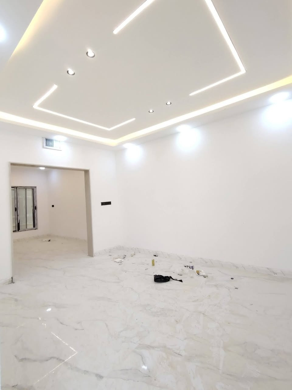 #عروض_مكتب_الدار_للعقار

دار للبيع حي الملايين الأولى

قرب شركه الاخشاب

المساحة 135 م واجهة 8 م

ط1)) غرفتين نوم واستقبال وصاله ومطبخ وصحيات

ط2)) 3 غرف نوم وصاله وصحيات

خدمات كامله ماء كهرباء تبليط

سند زراعي بستان ملك صرف

للاستفسار أكثر اتصل على الأرقام او 

 مراجعة مكتب الدار الكائن في بناء الجاهز مقابل الكمرك 

***********

***********

***********
