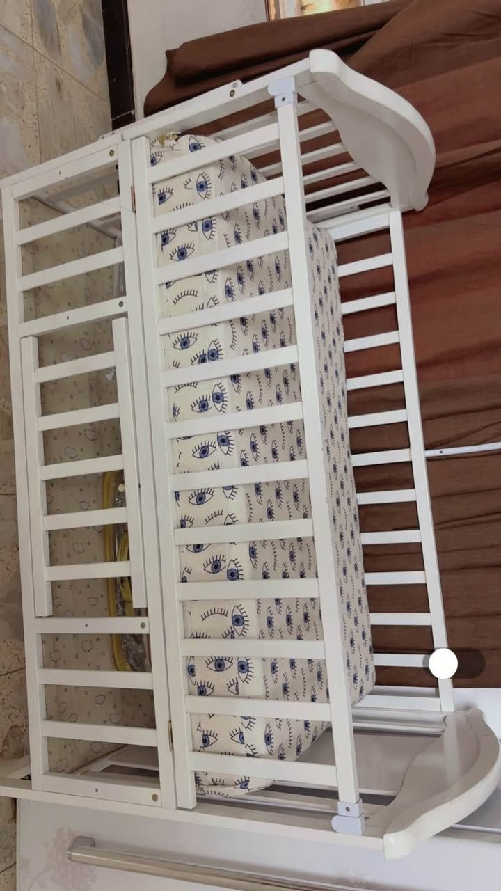 جربايه اطفال من عمر شهر ال ٦ سنوات او اكثر لان تنفتح تتكبر
وتنفتح ايضا من جانب الام بصف جربايه وايضا وياها ناموسيه جديده بالجيس 
السعر : 150 وبيها مجال 

كاروك اطفال للبيع ايضا ينفتح من جانب الام بصف جربايه 
السعر : ٨٠ وبي مجال 
العنوان : حي اور شارع ابو عبير 
الرقم : ***********

