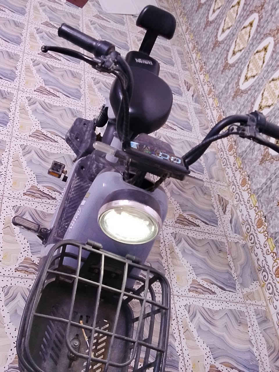 السلام عليكم من رخصه مدير لكروب دراجه شحن مابيهه اي نقص شغاله نضيفه وحلوه لون سمنتي الدراجه اصليه موتقليد مامصلحه ولا مفتوح بيهه برغي السعر 200 ألف بيهه مجال قليل العنوان بغداد مدينة الصدر هاتف ***********
