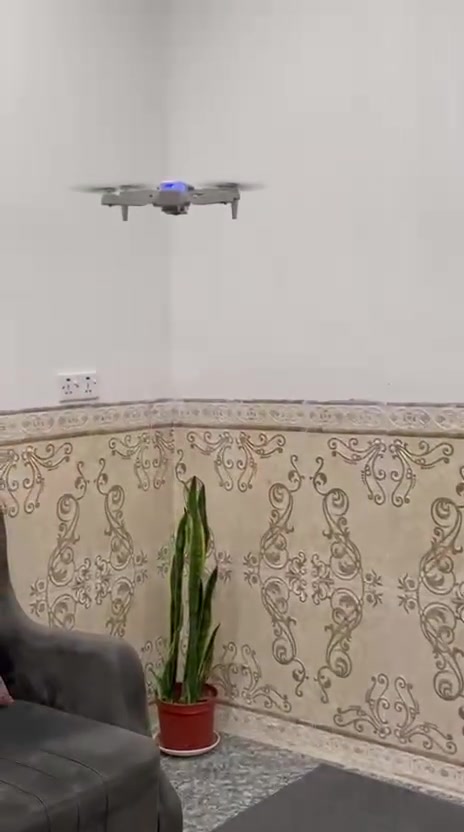 درون تعليمي نظيف جدا كامره وضوح والتصوير بكامرة الدرون موجود
كامره امامي وسفلي
بطارية جديدة
مع ملحقاته ريش و درع
السعر 25 مع التوصيل
*********** واتساب
