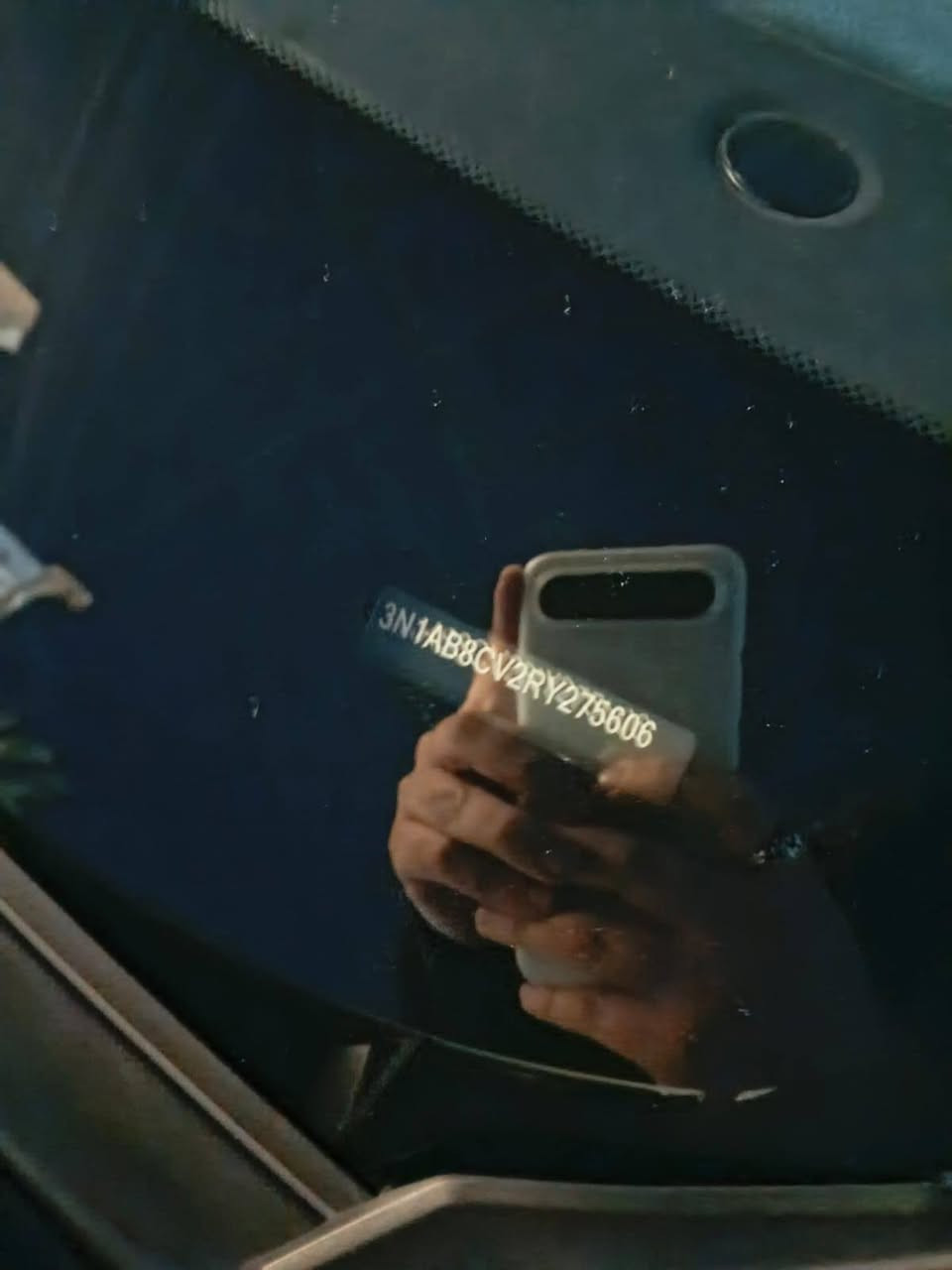 سلام وعليكم نيسان سينترا مديل 2024 ماشيه 18 الف السياره بأسمي صور الحادث اكتب رقم الشاصي  3N1AB8CV2RY275606 السعر 145 ورقه وبيه مجال بسيط  السكن بغداد حي جميله رقم الهاتف   ***********
