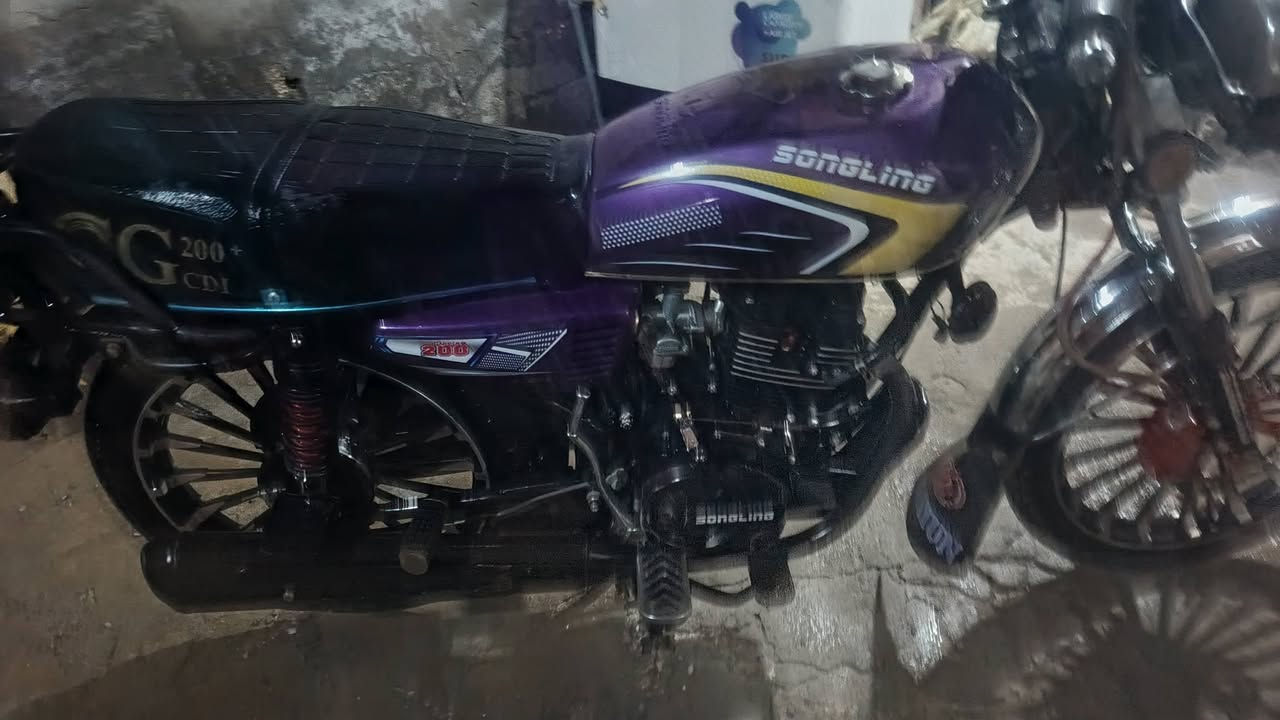 السلام عليكم دراجة للبيع سفانه موديل 26 بصمة و تحكم عن بعد السعر 900 وبيه مجال شيء قليل *********** 
***********
