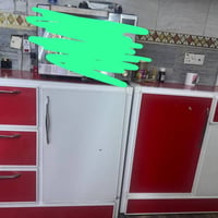 كاونتر نظيف • ميز طعام ٣ كراسي • ميز بلازما