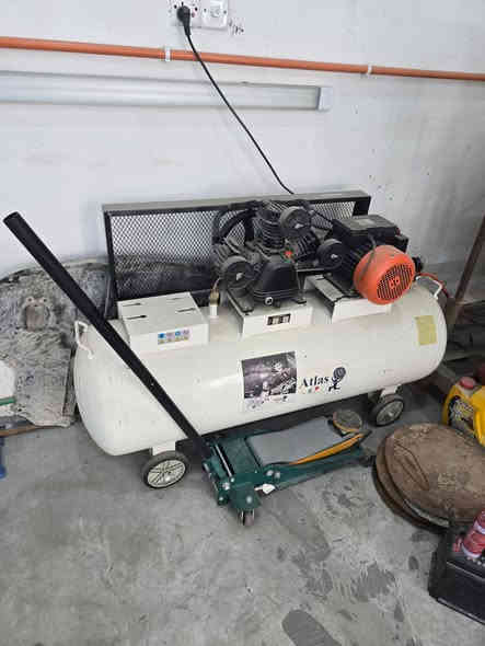 السلام عليكم مواد للبيع
استخدام قليل 
جهاز هزاز فحص حداده السيارات
جك ثابت ثنائي 4 طن
ابريص
ميز عده حديث
جك عربانه
جك هوه جوبلس
كمبريسر هواه 
كابسه فنر دبل 
منجنيق 
التواصل ***********
ابو علي الدراجي 
ابراهيم المالكي
