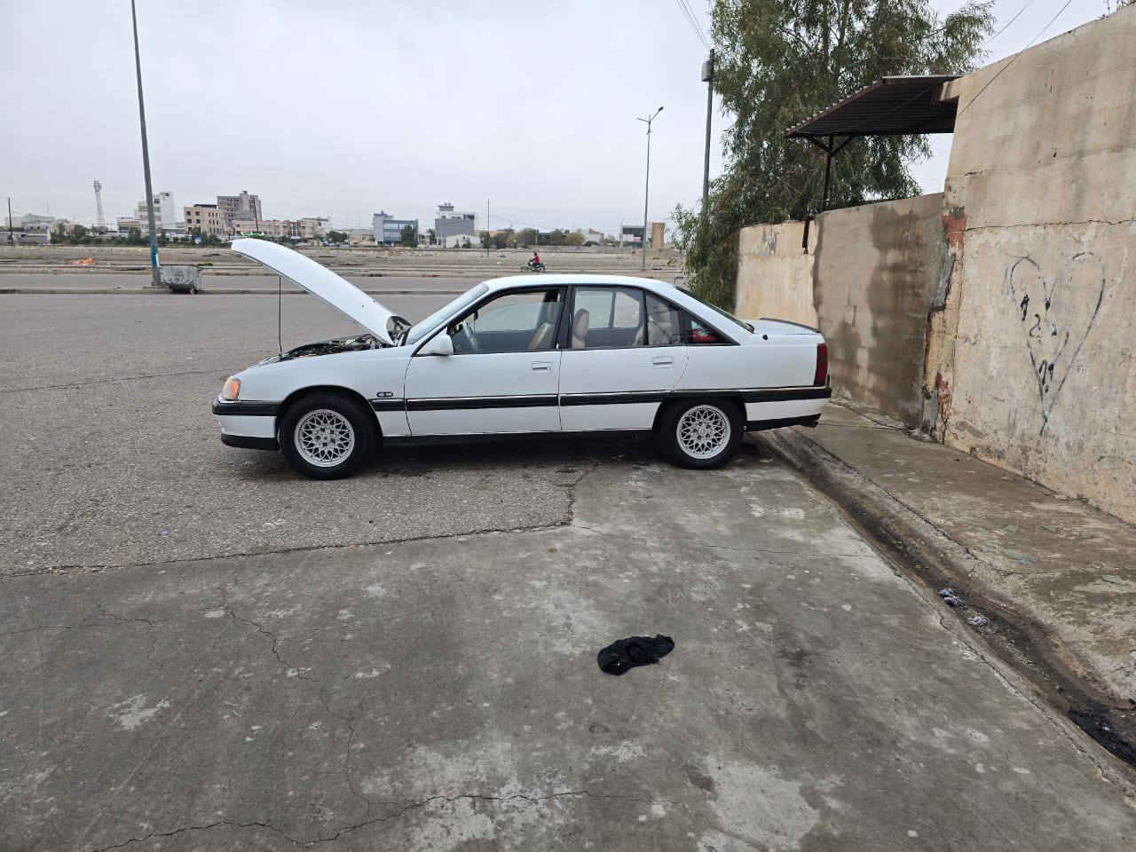 س ع اوميكه أوتوماتيك موديل 1993نضافه كدام العين رقم أربيل جديد سنويه قبل أقل شهر استلمته باسمي تحويل ثاني يوم دفتر بانزين بيه سياره مال بيت حيل نضيفه مكان السياره كركوك سعر 45وبيه مجال للطيبين *********** ملاحظة بيه فيديو موضح السياره
