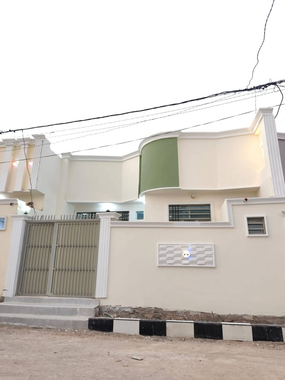 دار للبيع في النجف الأشرف بيع متوازي سعر 52😮
📍 الموقع: النجف – عمود 320 مقابل قريت الغدير

📐 المساحة: 150 متر مربع

📄 الطابو: زراعي – سند 25 – قرار محكمة

مواصفات الدار:

🛏 غرفتان نوم

🛋 صالة

🍽 مطبخ

🧑‍💼 استقبال

🚿 حمام داخلي

🚻 حمام خارجي

🏗 نوع البناء: طابوق، الأساس والسقف صب

💰 السعر: 52 😮مليون دينار عراقي (قابل للتفاوض)

☎️ للتواصل: ***********

 #عقارات #
